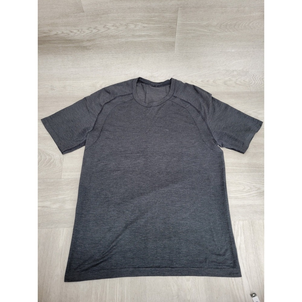Lululemon Men's Live In Practice Seamless Short Sleeve Shirt Black Medium